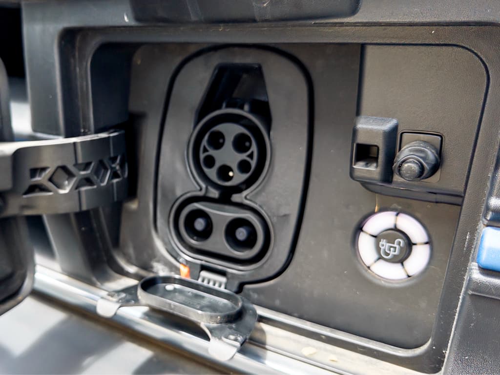 2024 Ford E-Transit view 5