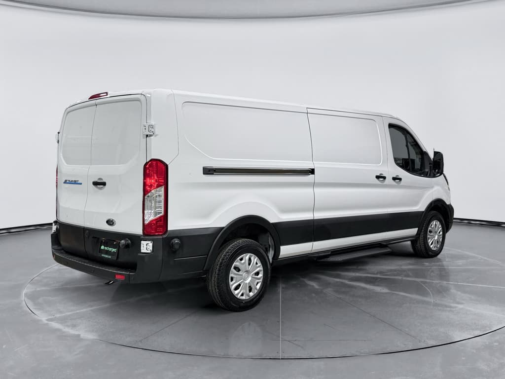 2024 Ford E-Transit view 3