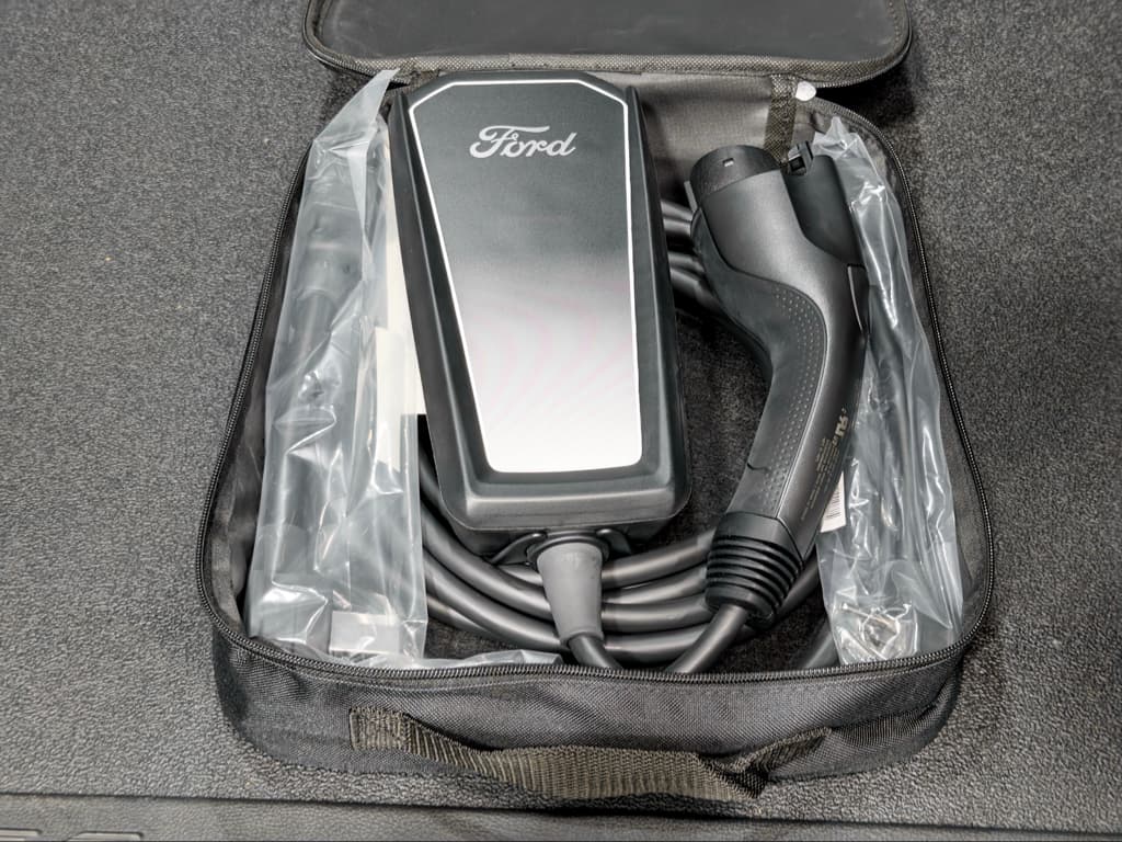 2024 Ford E-Transit view 6