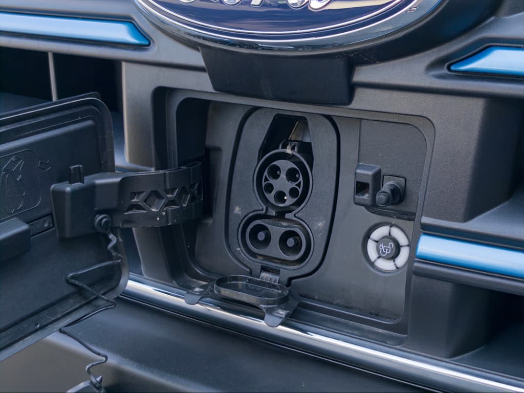 2024 Ford E-Transit view 6
