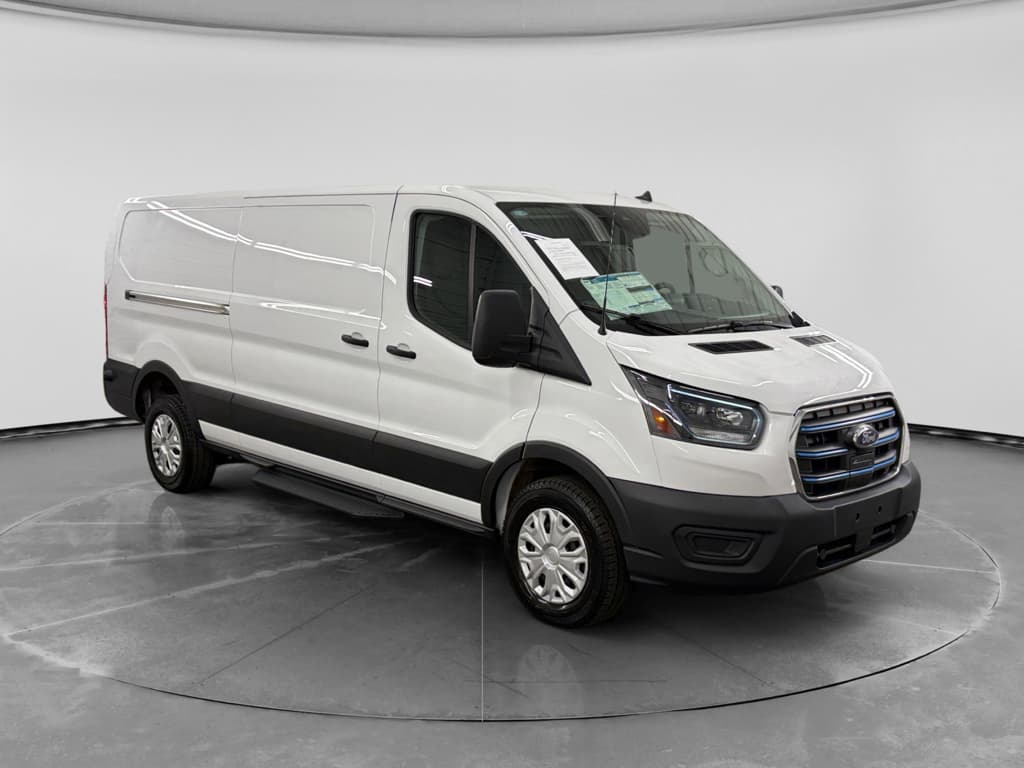 2024 Ford E-Transit view 4