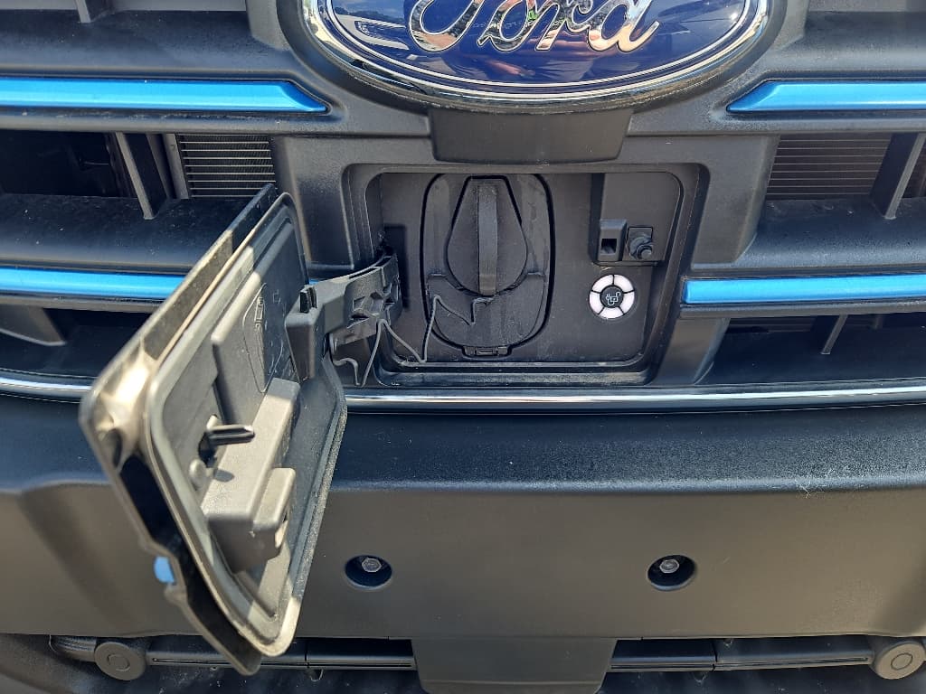 2024 Ford E-Transit view 5