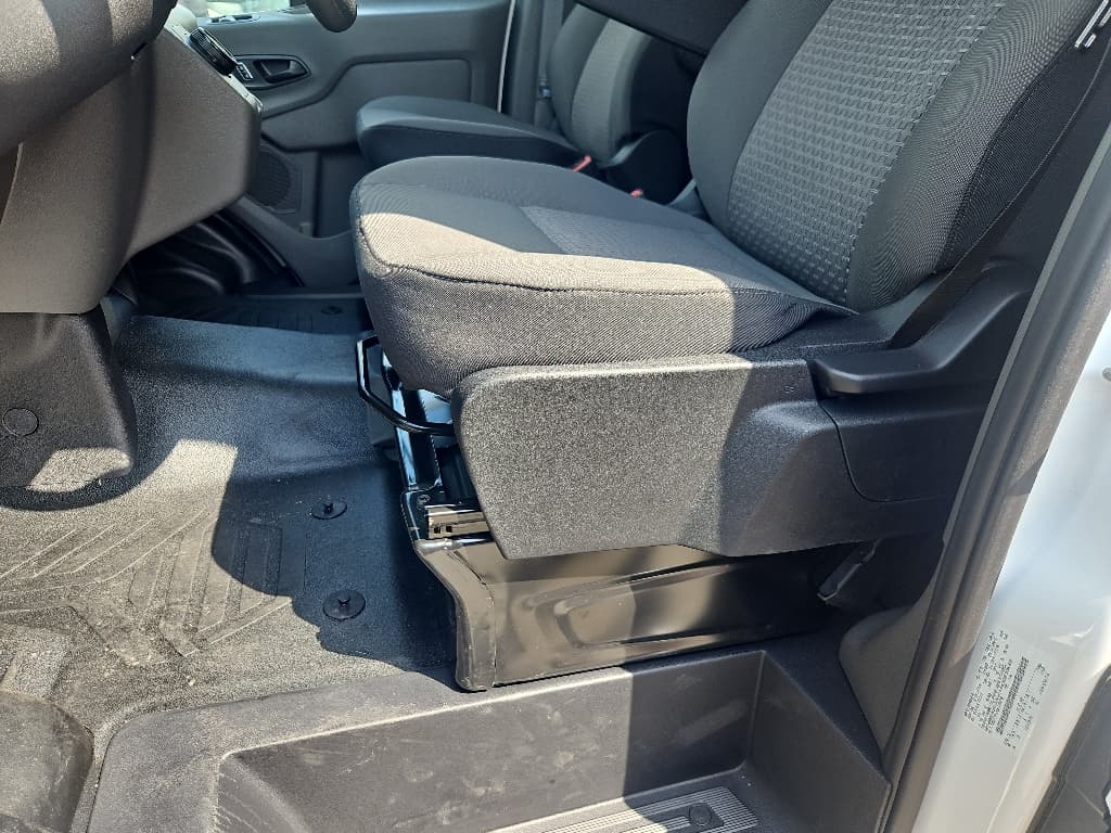 2024 Ford E-Transit view 7