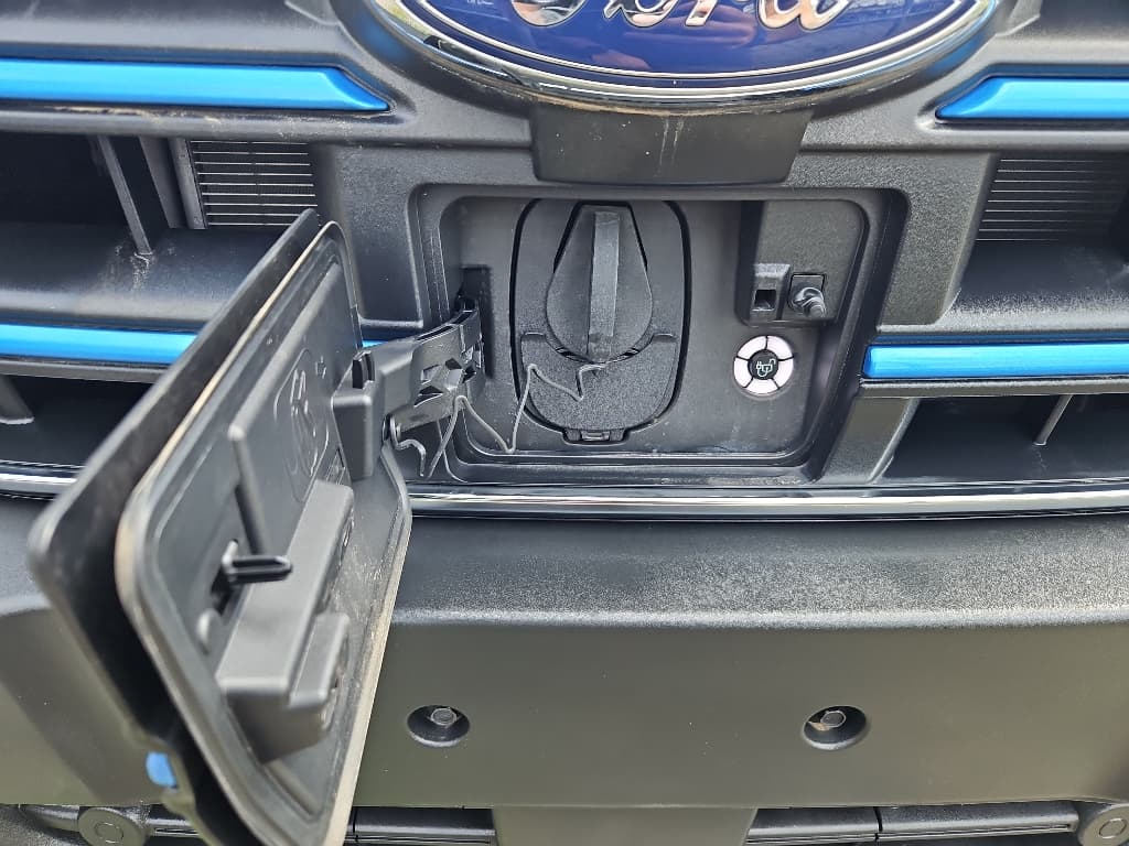 2024 Ford E-Transit view 5