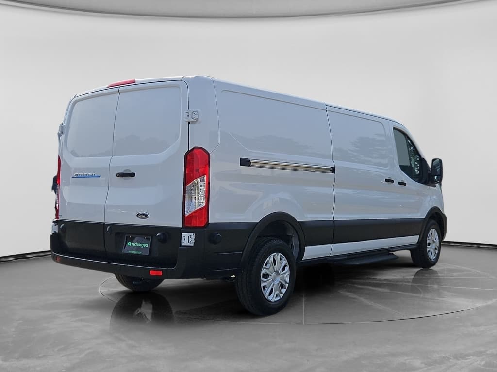 2024 Ford E-Transit view 3