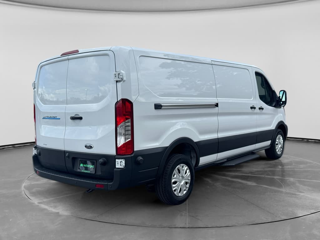 2024 Ford E-Transit view 4