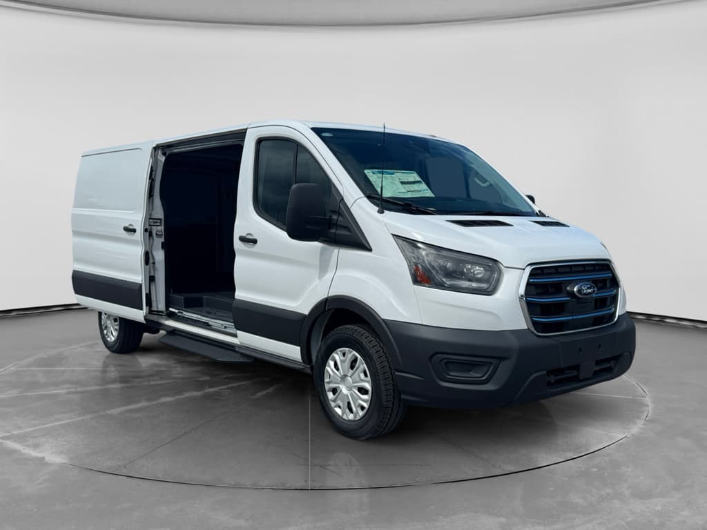 2024 Ford E-Transit view 3
