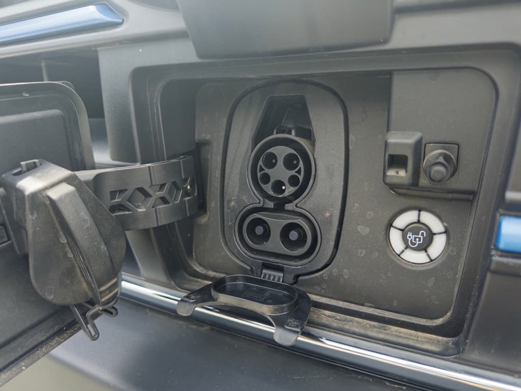 2024 Ford E-Transit view 5
