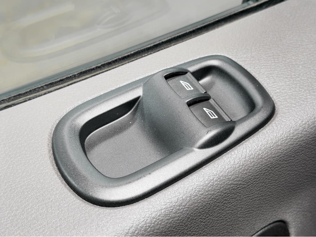 2024 Ford E-Transit view 7