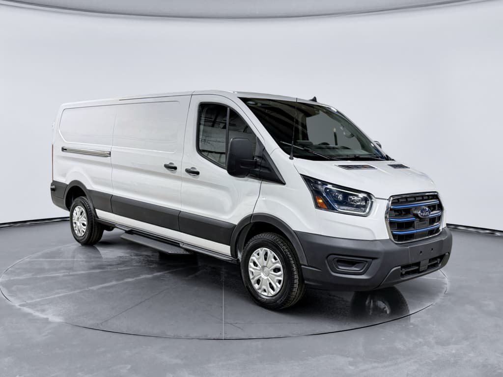 2024 Ford E-Transit view 4