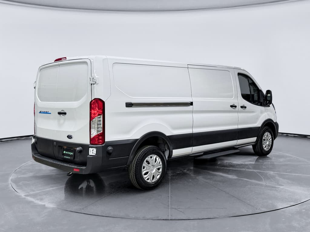 2024 Ford E-Transit view 3