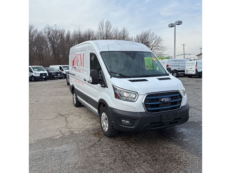 2022 Ford E-Transit view 2