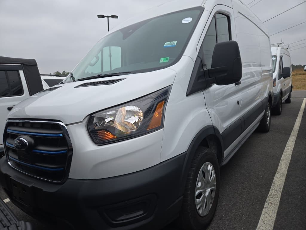 2023 Ford E-Transit view 1