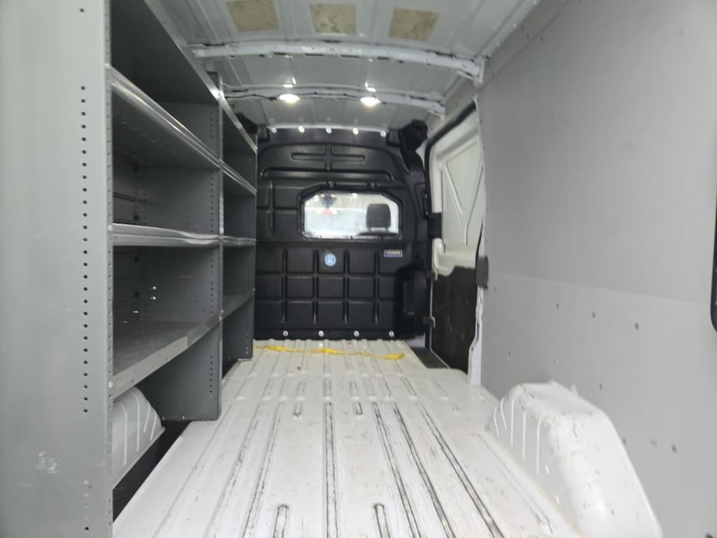 2023 Ford E-Transit view 7