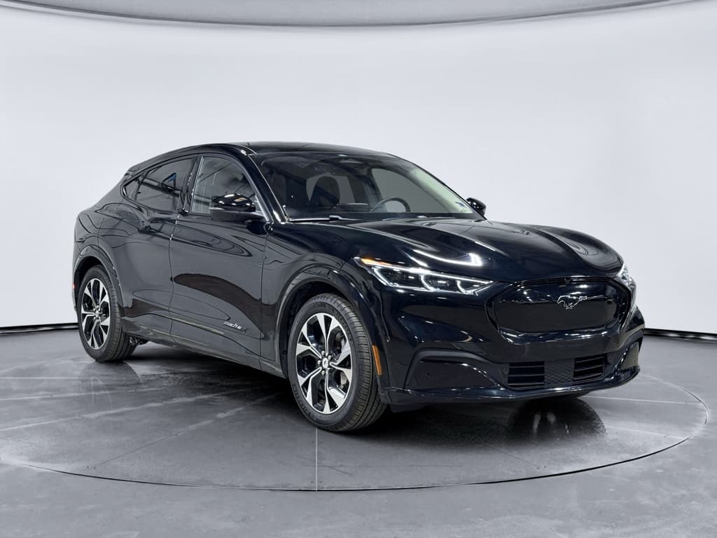 2023 Ford Mustang Mach-E view 4