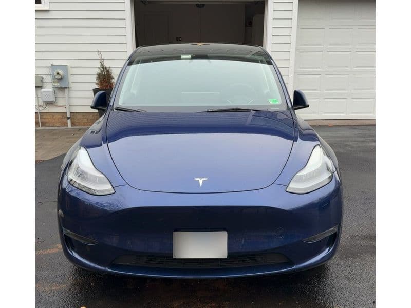 2023 Tesla Model Y view 3