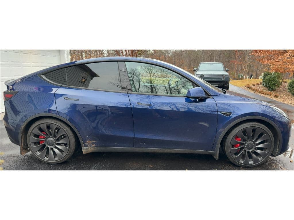 2023 Tesla Model Y view 4