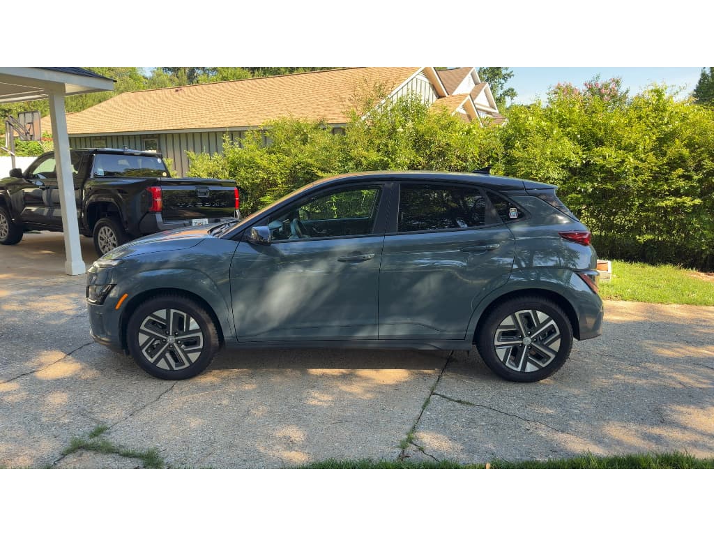 2023 Hyundai Kona EV view 2