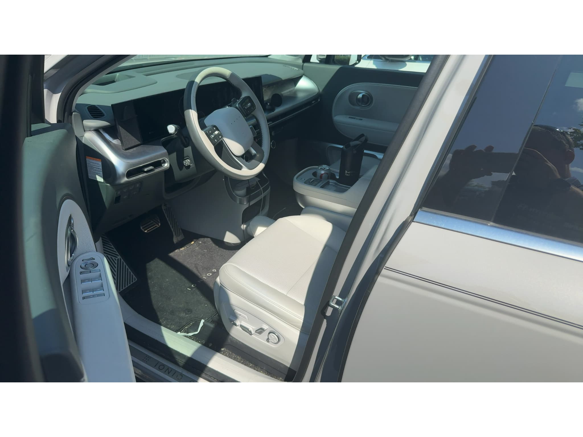 2026 Hyundai IONIQ 9 view 5