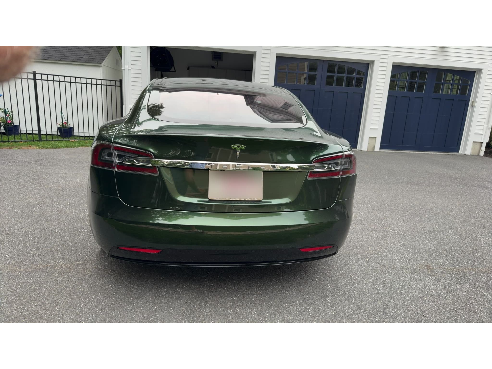 2017 Tesla Model S view 5