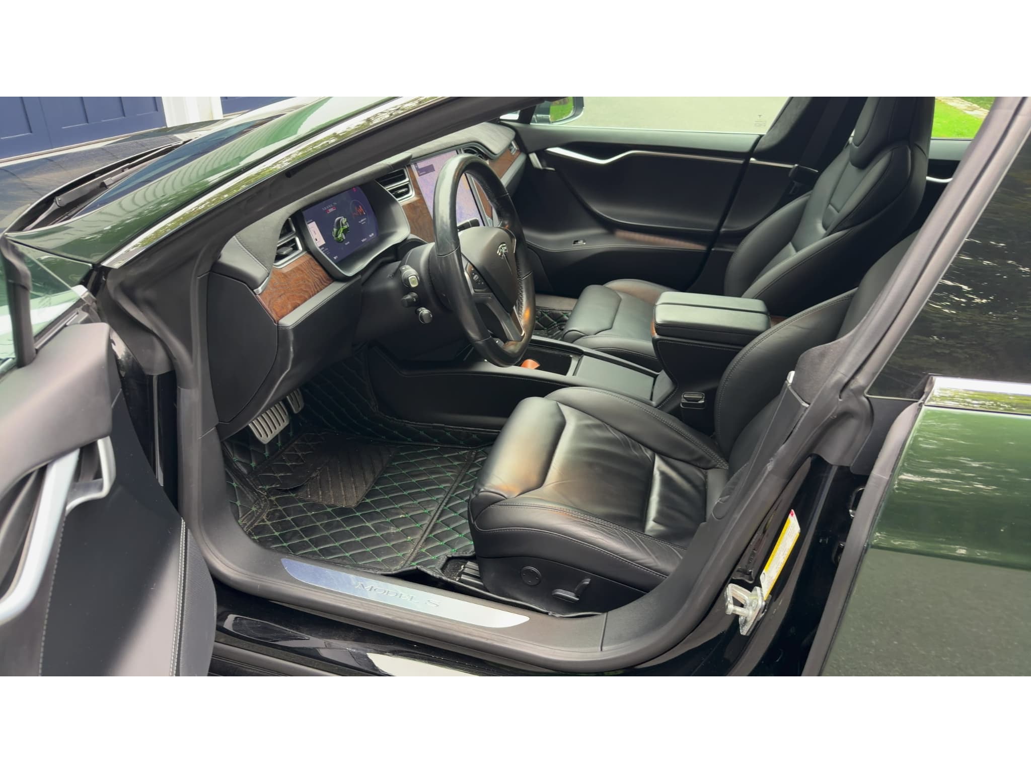 2017 Tesla Model S view 7