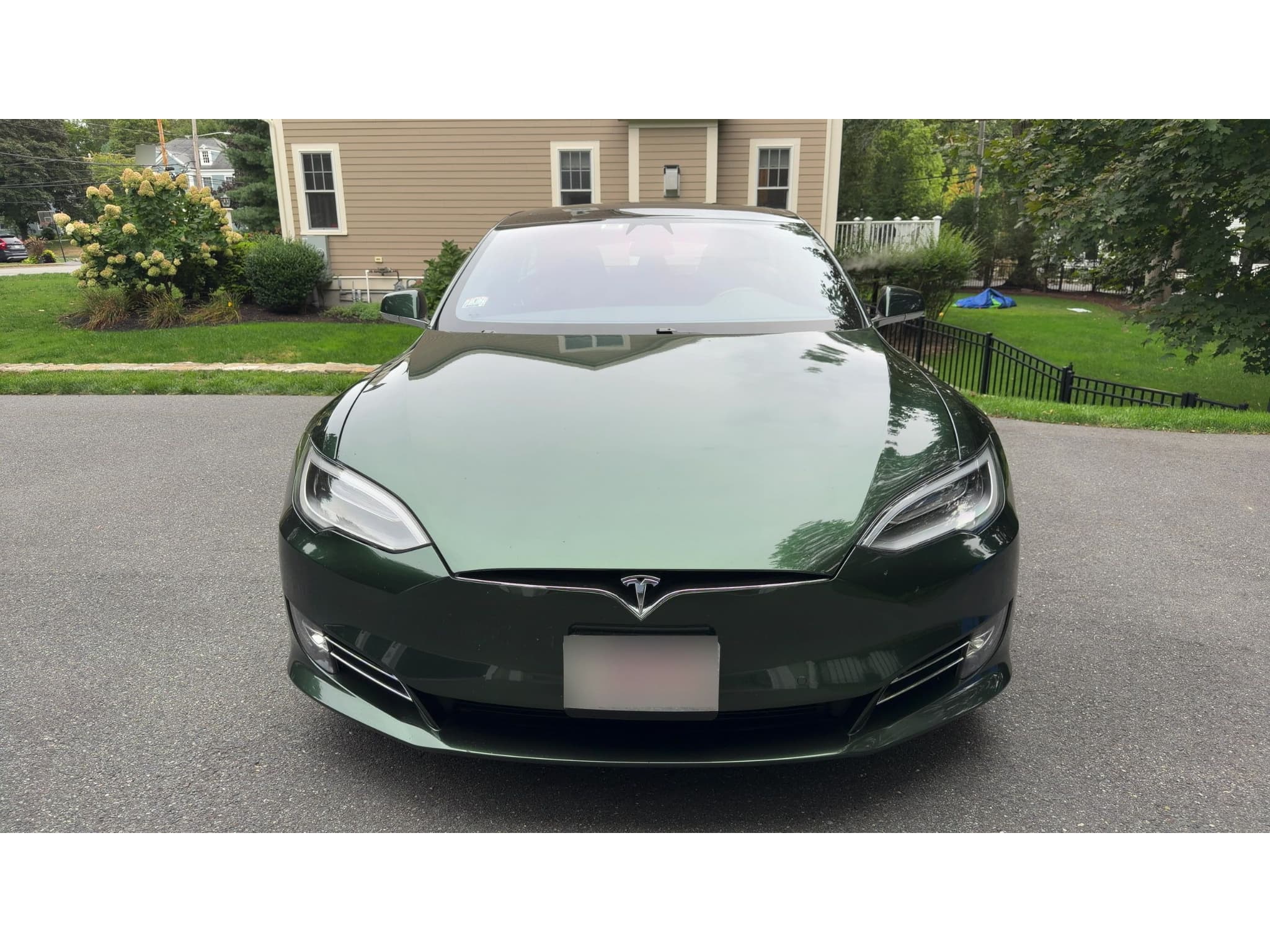 2017 Tesla Model S view 3