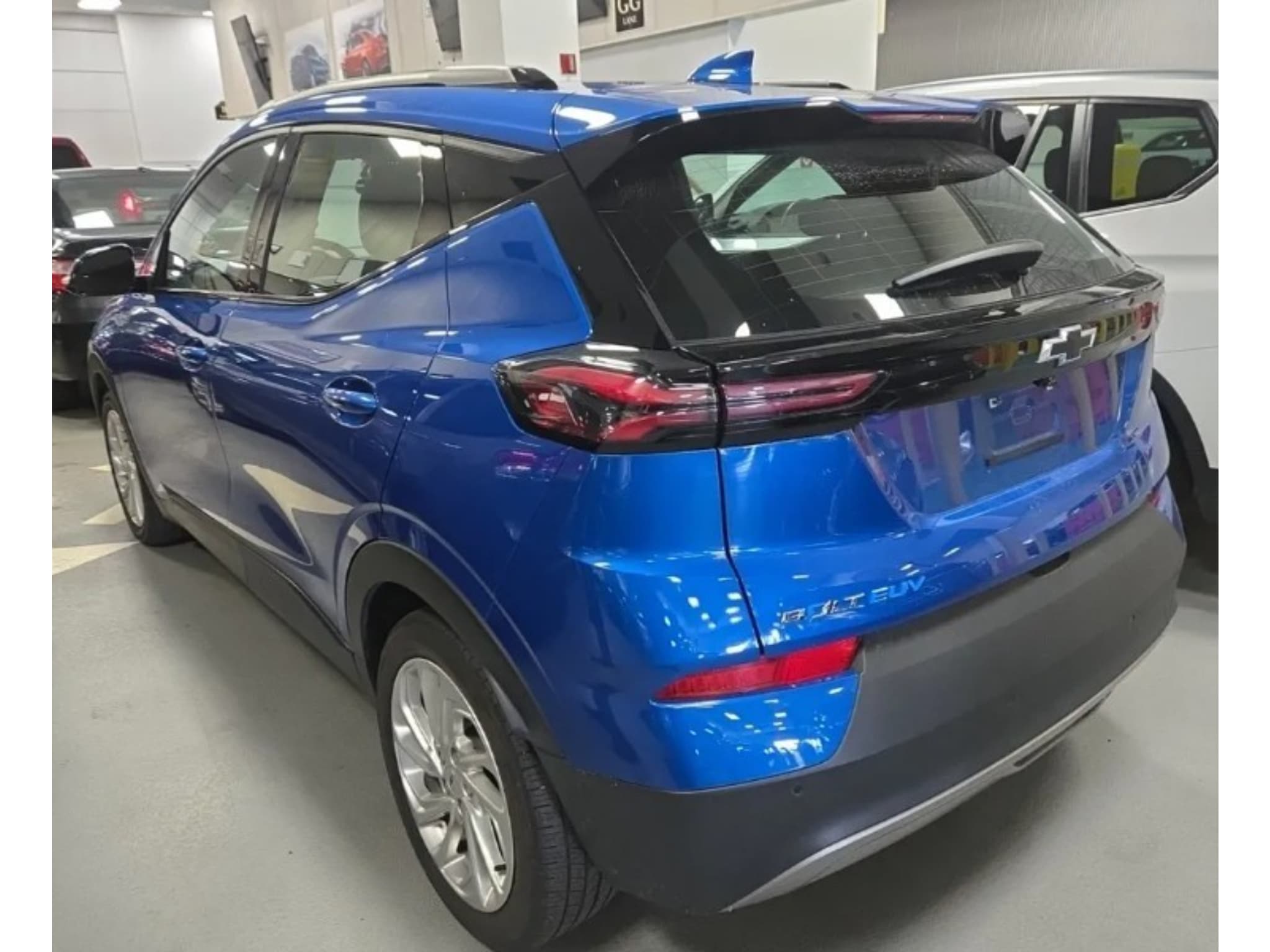 2023 Chevrolet Bolt EUV view 4