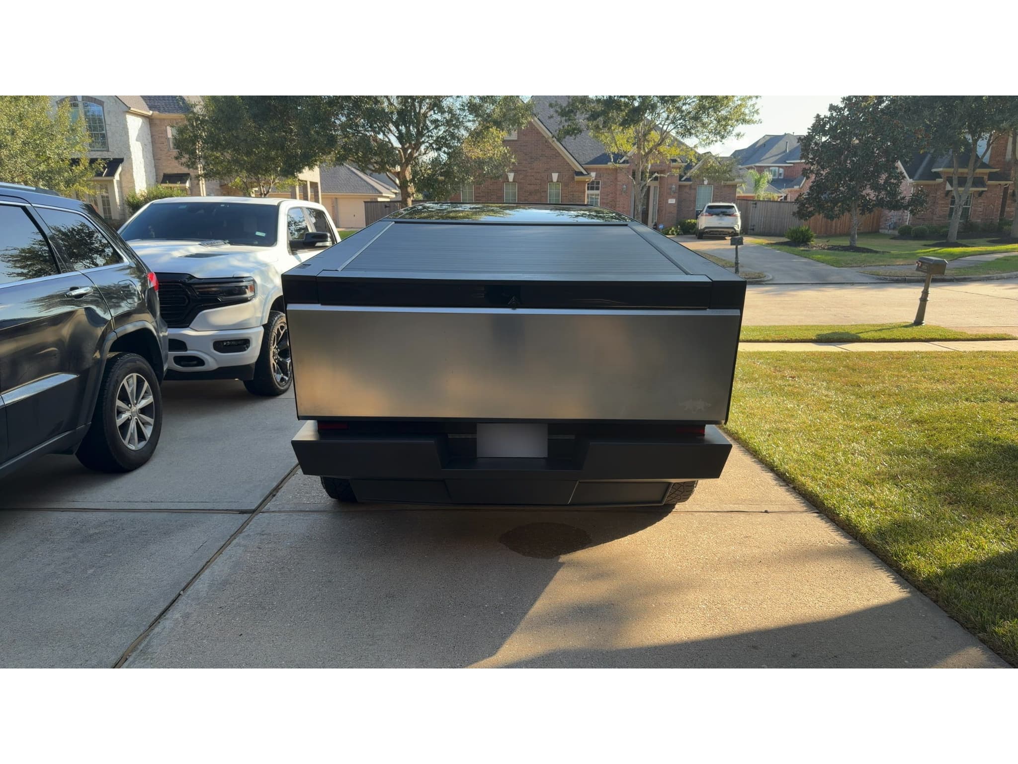 2024 Tesla Cybertruck view 4