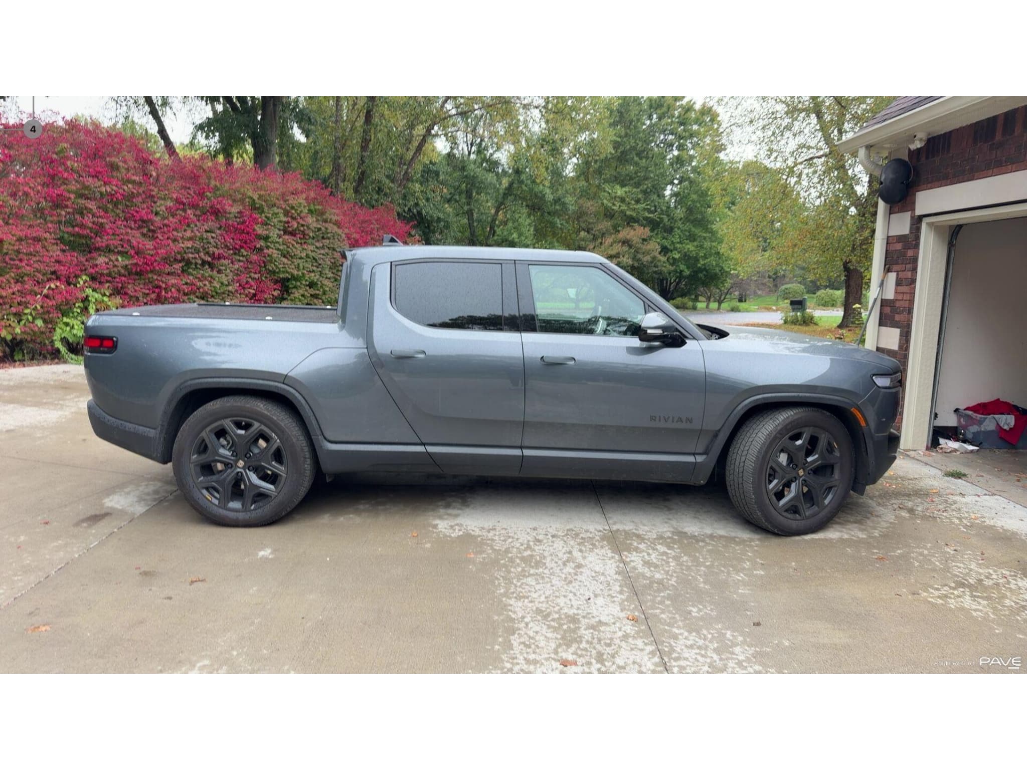 2025 Rivian R1T view 3