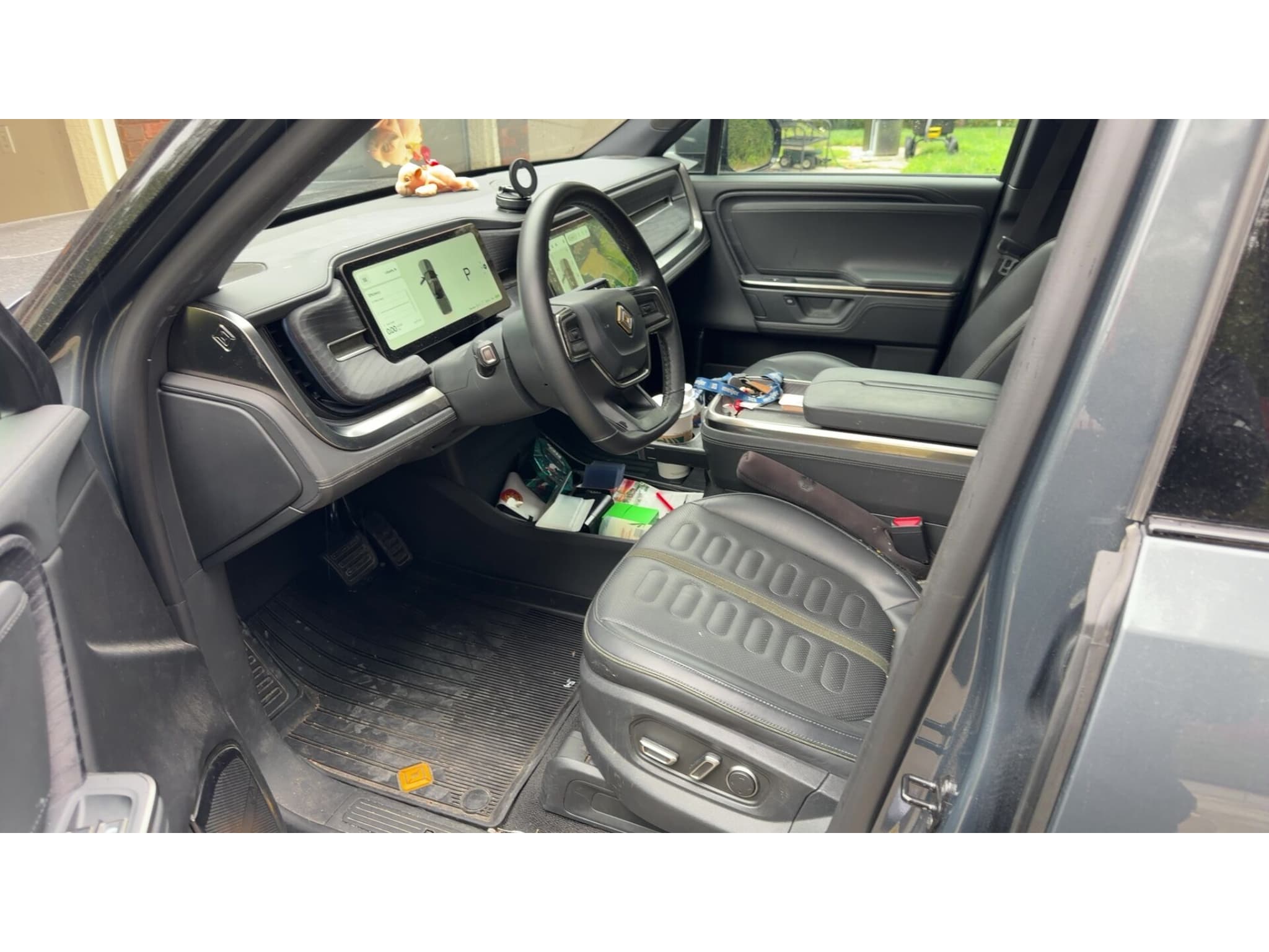 2025 Rivian R1T view 5
