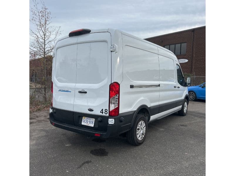 2024 Ford E-Transit view 3