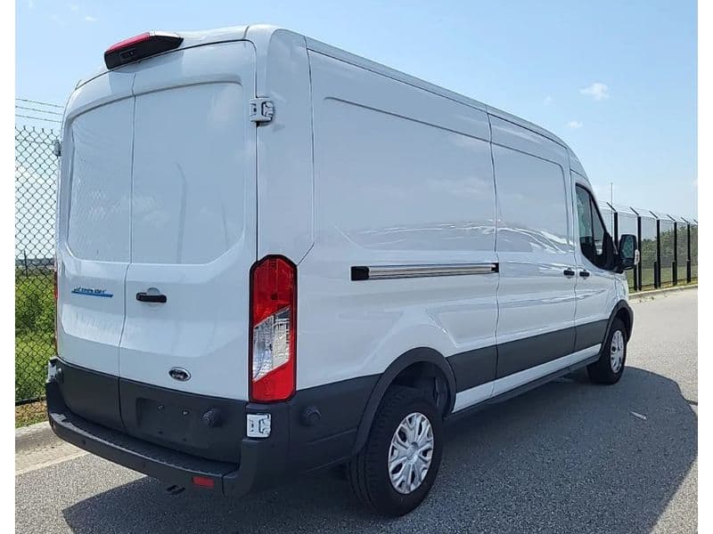 2023 Ford E-Transit view 3