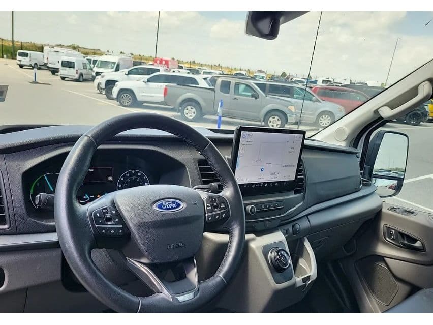 2023 Ford E-Transit view 5