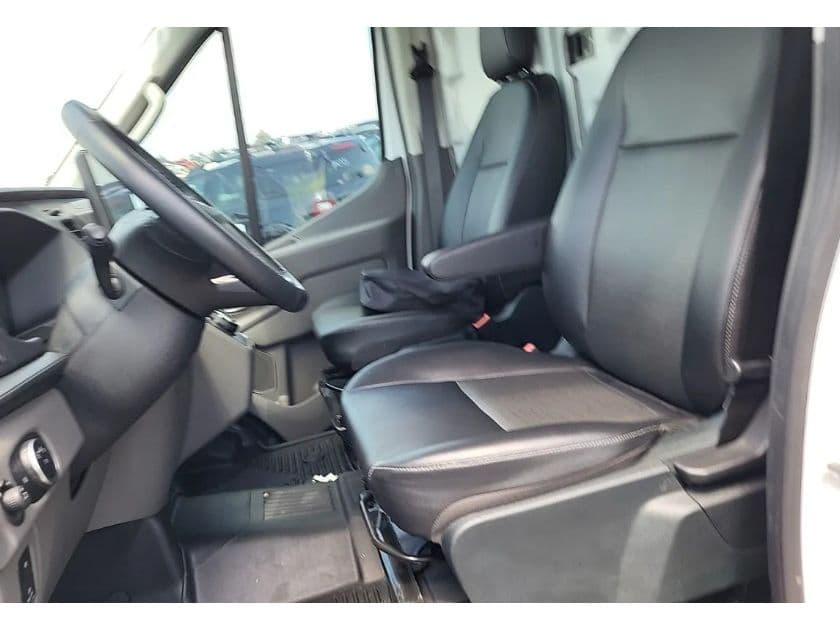 2023 Ford E-Transit view 6
