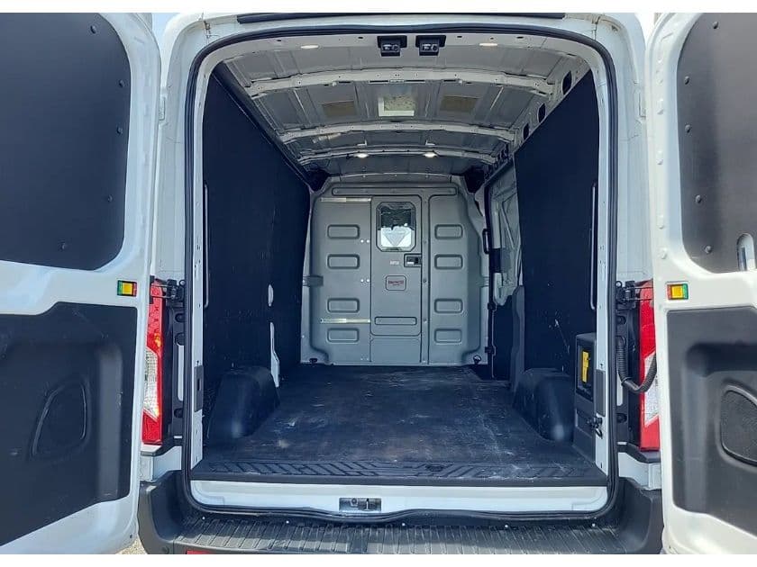 2023 Ford E-Transit view 7
