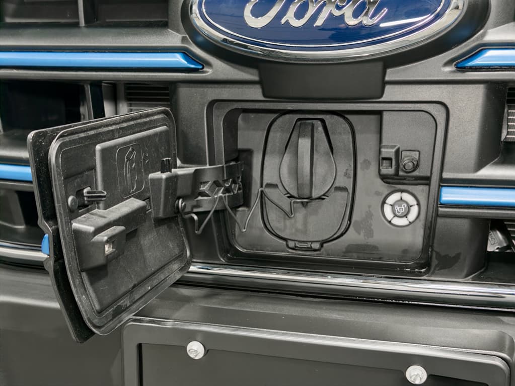 2023 Ford E-Transit view 5