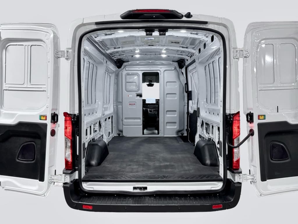 2023 Ford E-Transit view 24