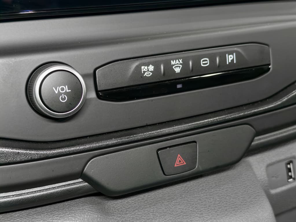 2023 Ford E-Transit view 15