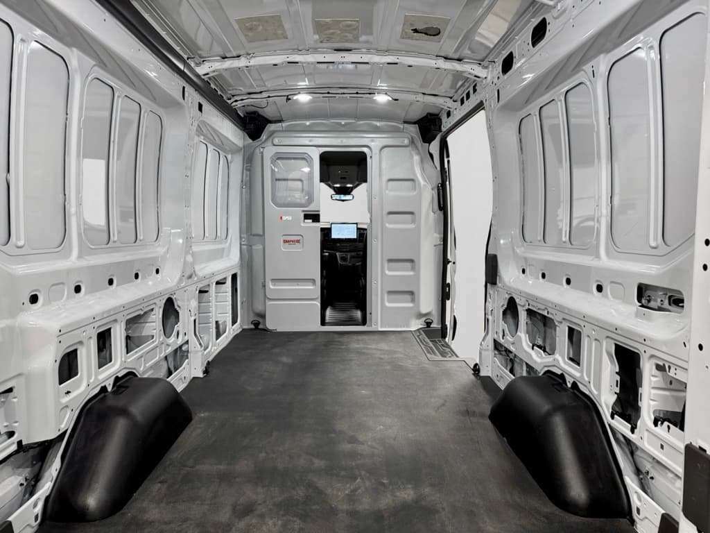 2023 Ford E-Transit view 25