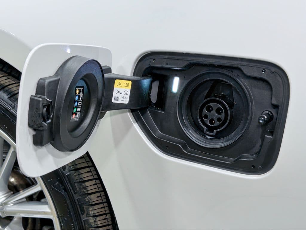 2023 BMW 3 series view 5