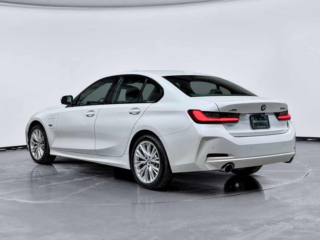 2023 BMW 3 series view 2