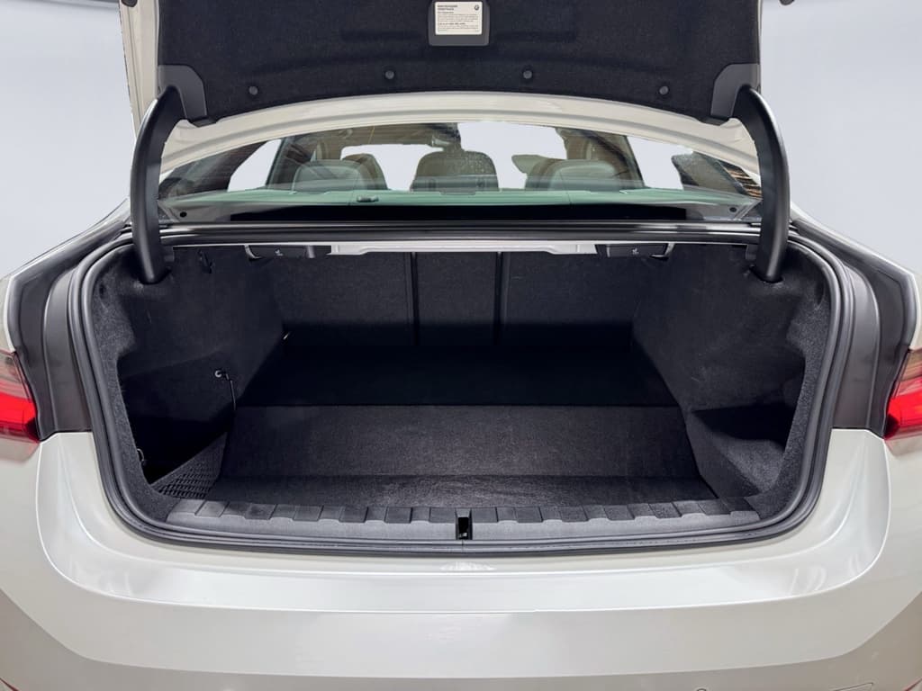 2023 BMW 3 series view 26