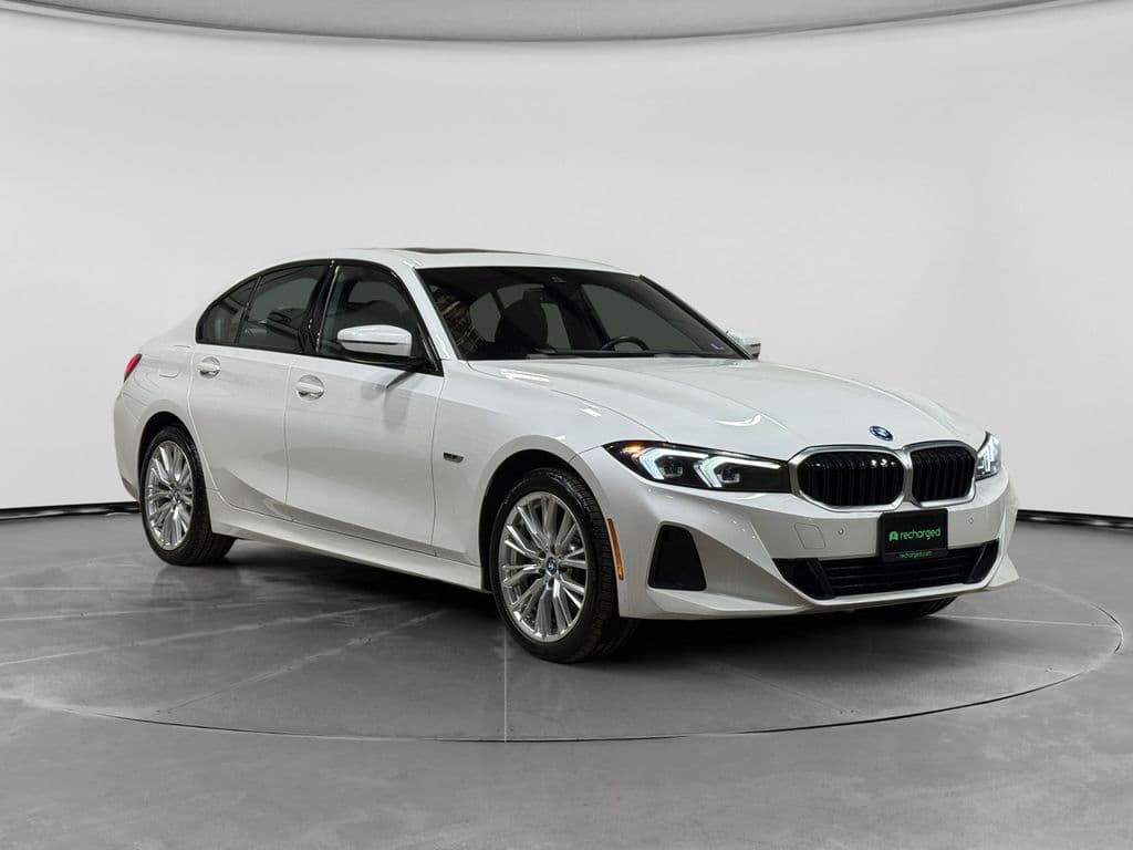 2023 BMW 3 series view 4