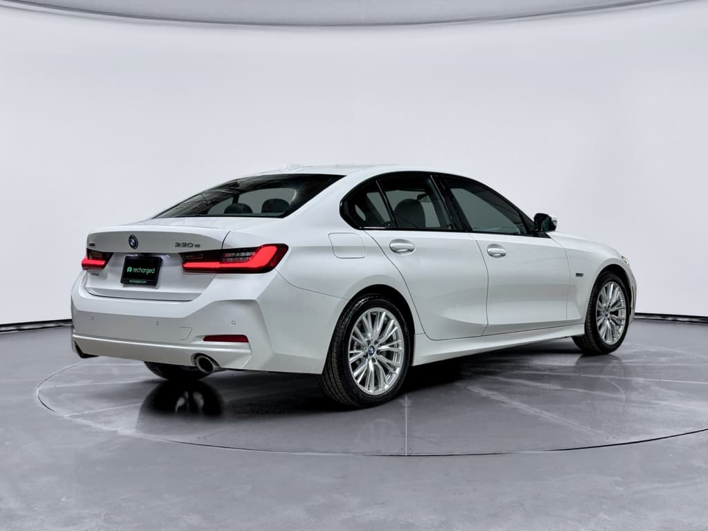 2023 BMW 3 series view 3