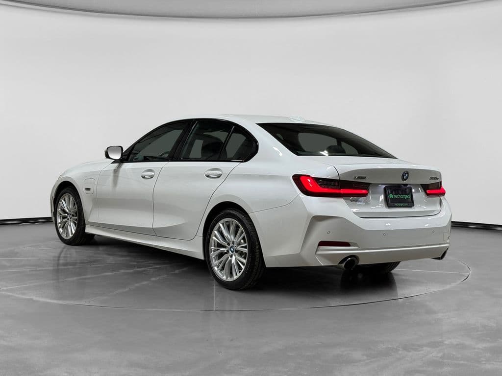 2023 BMW 3 series view 2