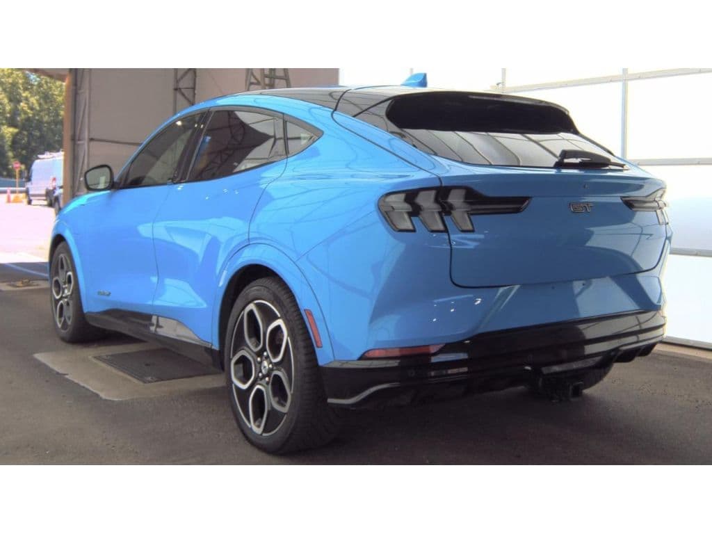 2021 Ford Mustang Mach-E view 4