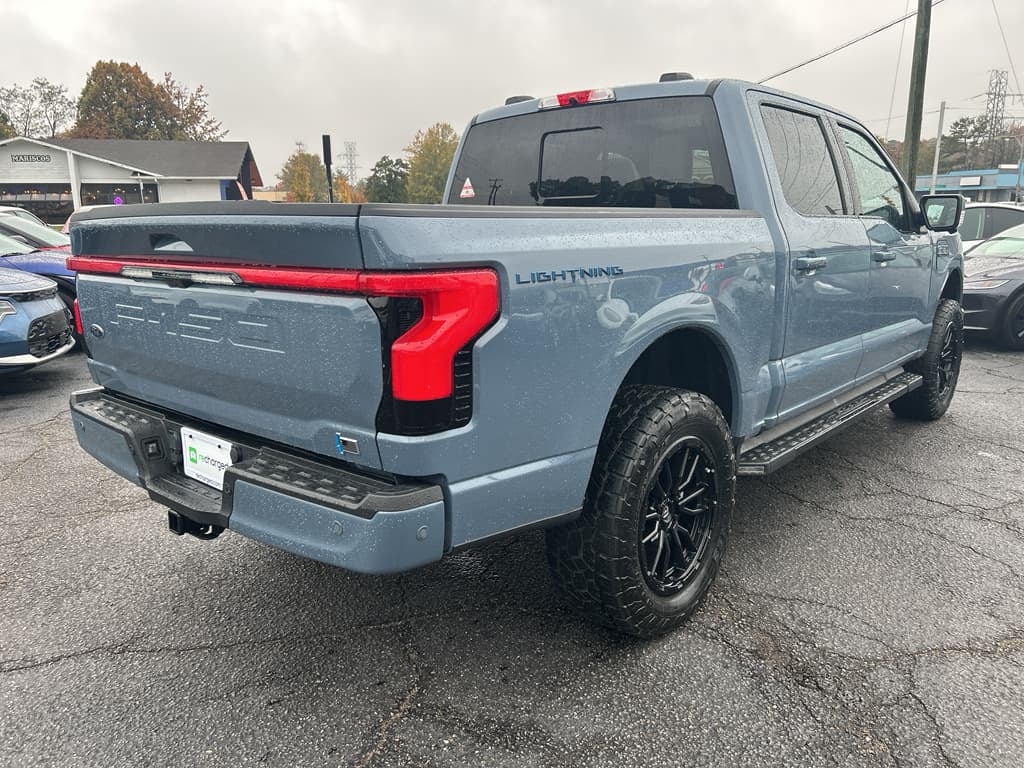 2023 Ford F-150 Lightning view 3