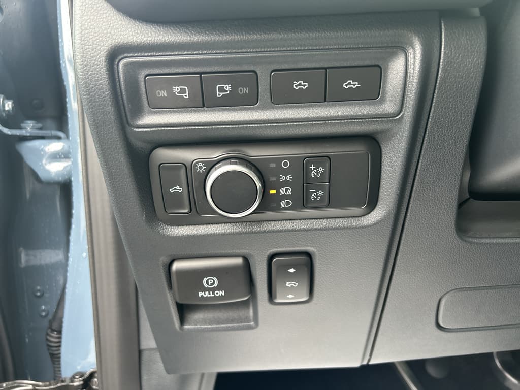 2023 Ford F-150 Lightning view 13