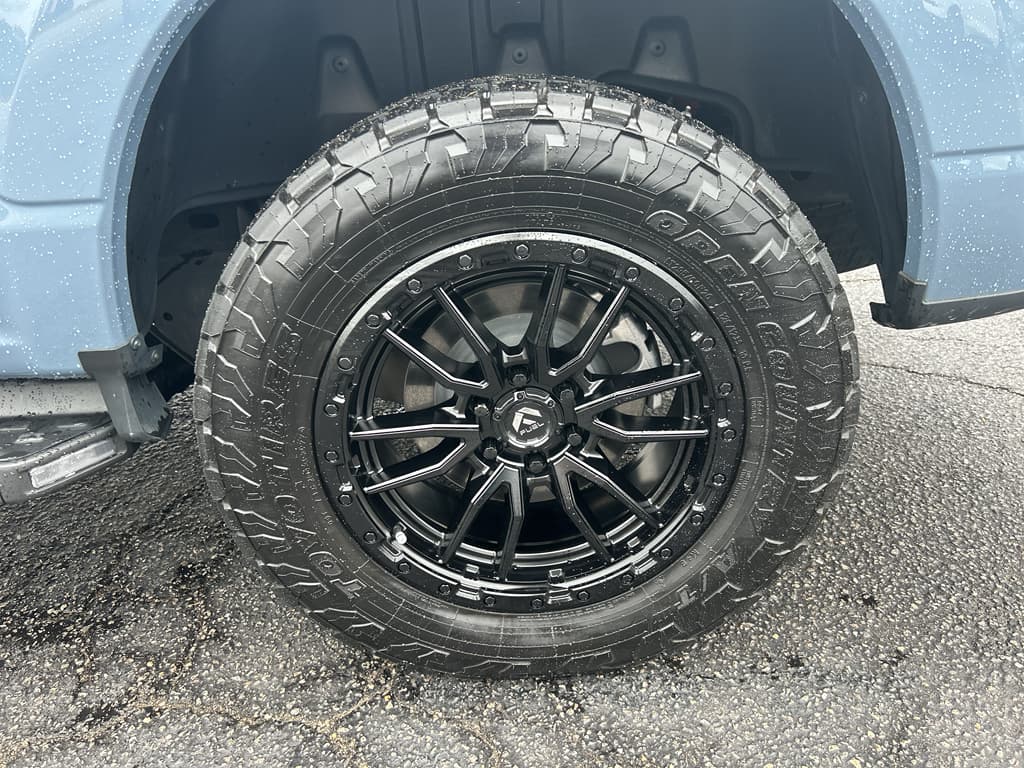 2023 Ford F-150 Lightning view 34