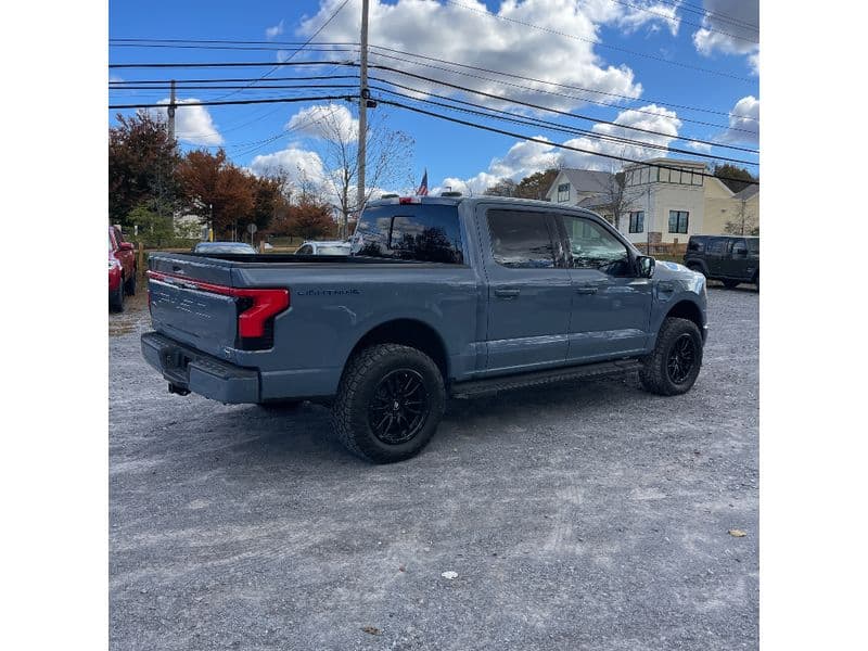 2023 Ford F-150 Lightning view 3
